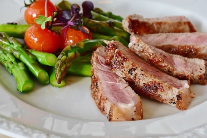 Daging dengan sayur -sayuran